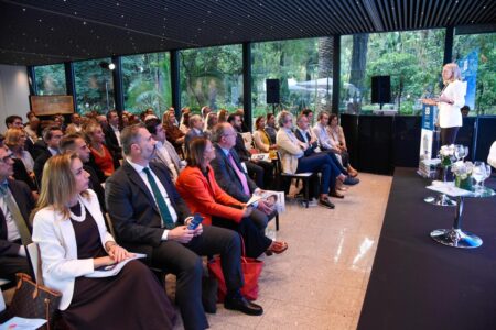 El Colegio de Médicos participa en la celebración de los 20 años de sección Salud & Bienestar del Grupo Joly
