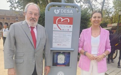 El Colegio de Médicos apoya la iniciativa del Ayuntamiento con la instalación de los primeros desfibriladores en vía pública