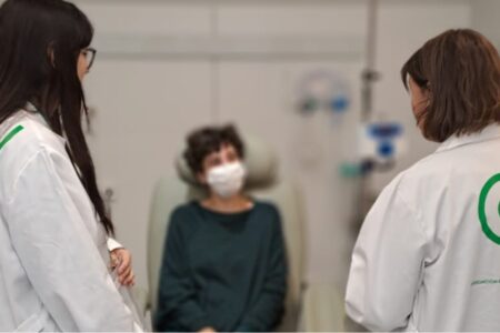 Pacientes y familiares reclaman una atención al cáncer más humana e integral