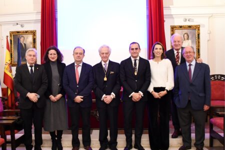 La Real Academia de Medicina y Cirugía de Sevilla reúne a expertos internacionales para debatir si la cirugía del futuro pasará por no operar