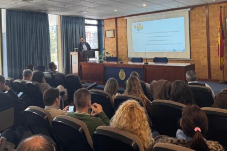 El Colegio de Médicos de Sevilla acoge una jornada sobre neumococo y VRS que reclama ampliar el calendario vacunal y reforzar la vigilancia epidemiológica