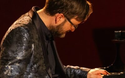 El Pianista de la Mano Izquierda llega al Colegio de Médicos de Sevilla con su concierto de Semana Santa