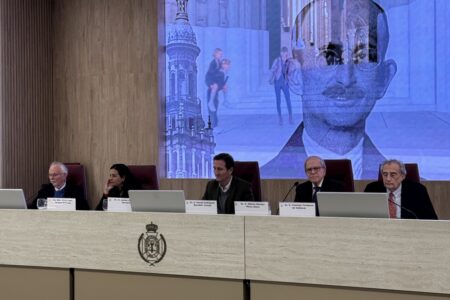 La Vocalía de Médicos Seniors acoge un acto homenaje a Aníbal González Álvarez-Ossorio y Antoni Gaudí