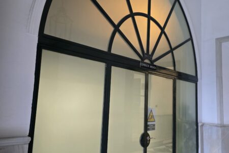 Se alquila consulta en Puerta de Jerez