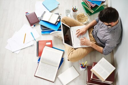La US convoca 148 plazas de empleo joven vinculadas a la investigación