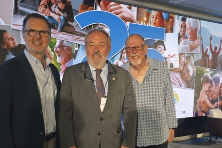 El presidente del Colegio de Médicos de Sevilla reafirma la importancia de la prevención y las vacunas en la jornada sobre el 25º aniversario de la prevención contra el neumococo
