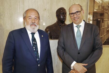 El presidente del Colegio de Médicos de Sevilla asiste a la entrega del XXVI Premio Joaquín Romero Murube de ABC