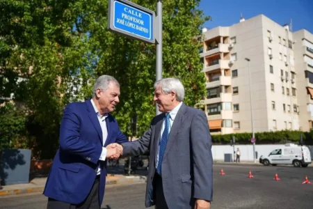 Sevilla dedica una calle al profesor José López Barneo junto al Instituto de Biomedicina