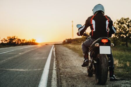Las motos desplazan al coche como principal causa de ingreso en UCI por tráfico